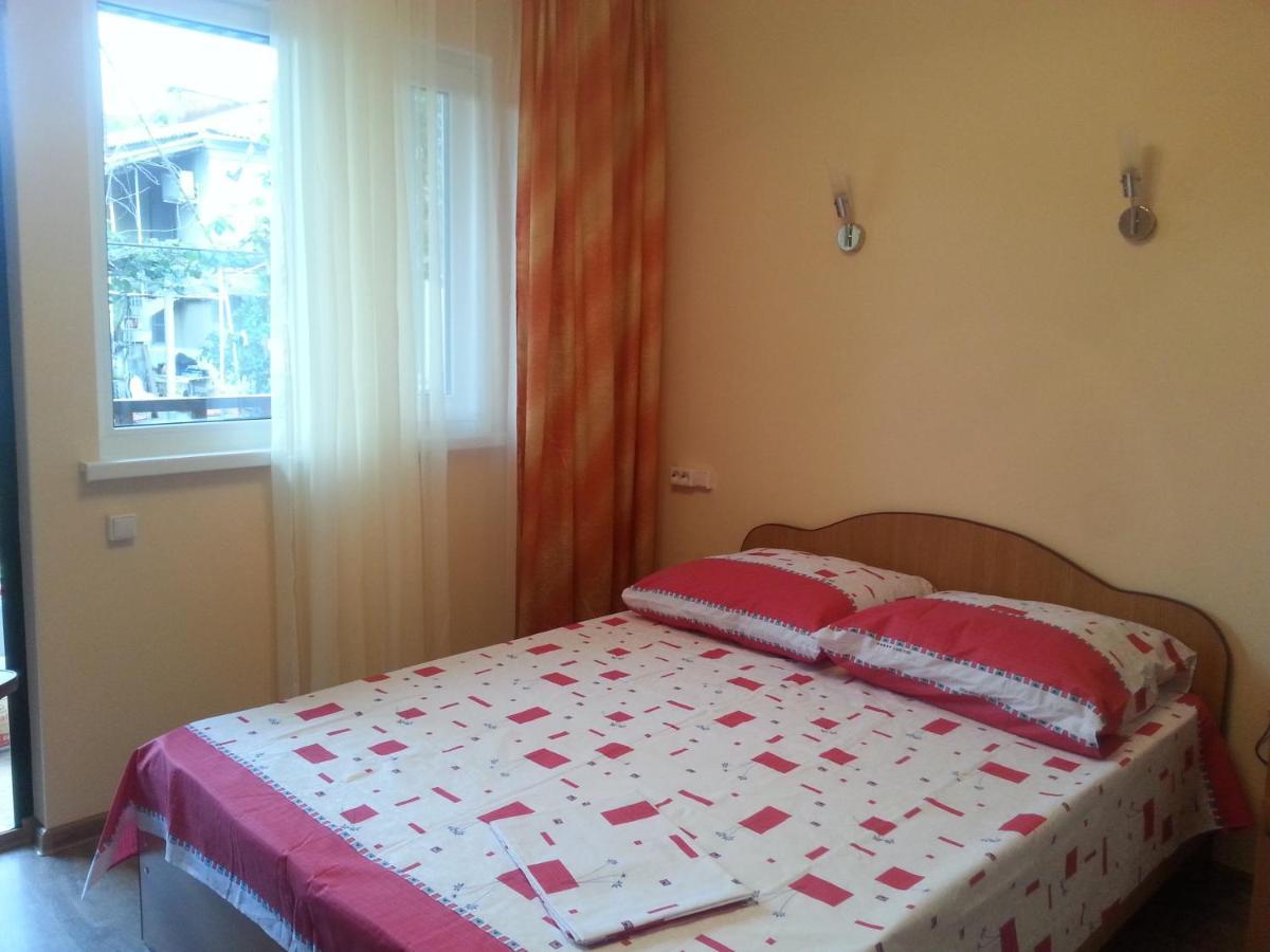 Guest House Yuzhnaya Palmira Pizunda Luaran gambar