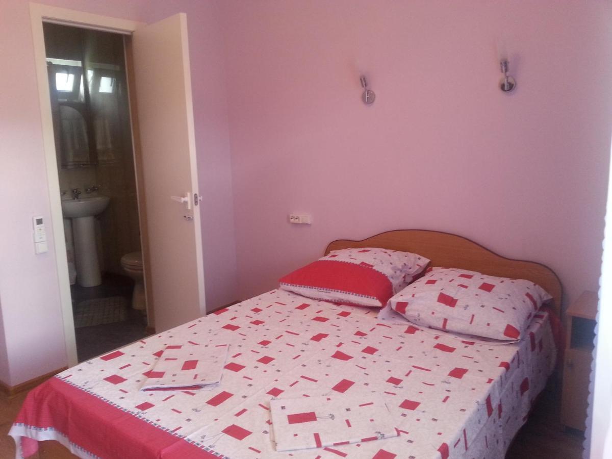 Guest House Yuzhnaya Palmira Pizunda Luaran gambar